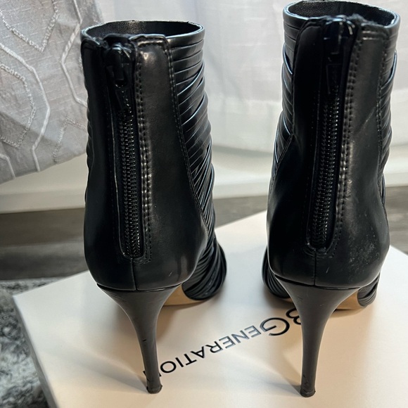 Woman’s BCBGeneration open toe bootie - Picture 4 of 4